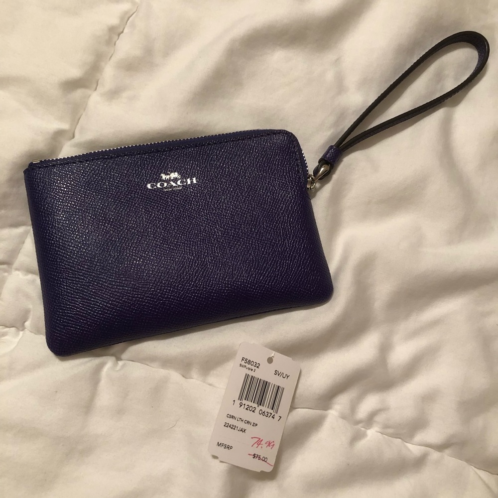 Beautiful NWT purple Coach wristlet